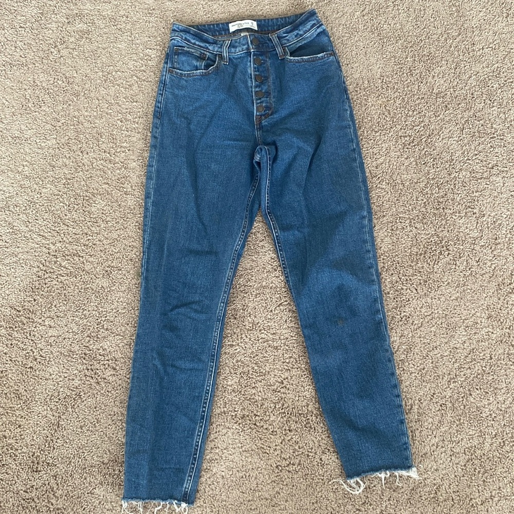 Abercrombie High Rise Mom Jean, Curve Love Size 26 Long.